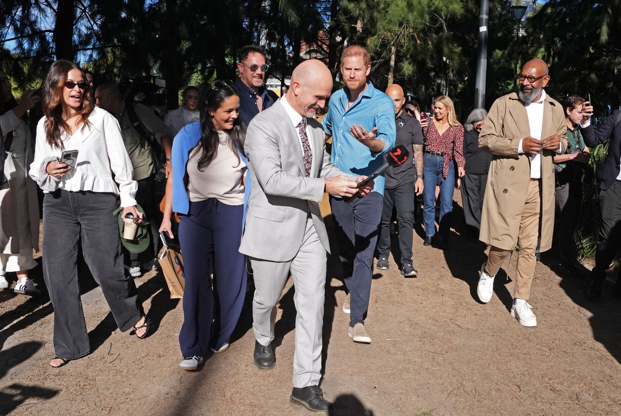 Książe Harry Meghan Markle i natarczywy dziennikarz