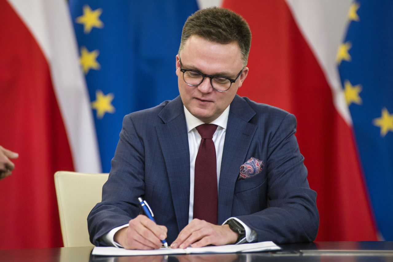 Posłowie biorą kredyty na potęgę. Hołownia, Mentzen i Warchoł spłacają olbrzymie kwoty