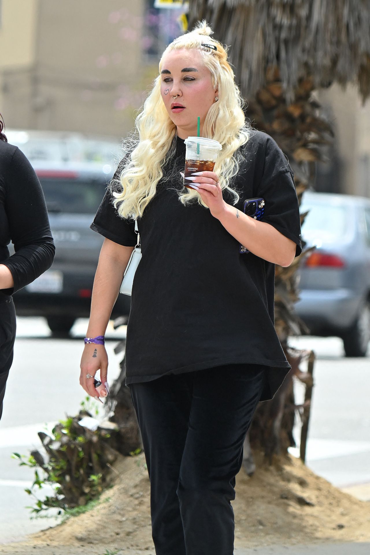 Amanda Bynes in town