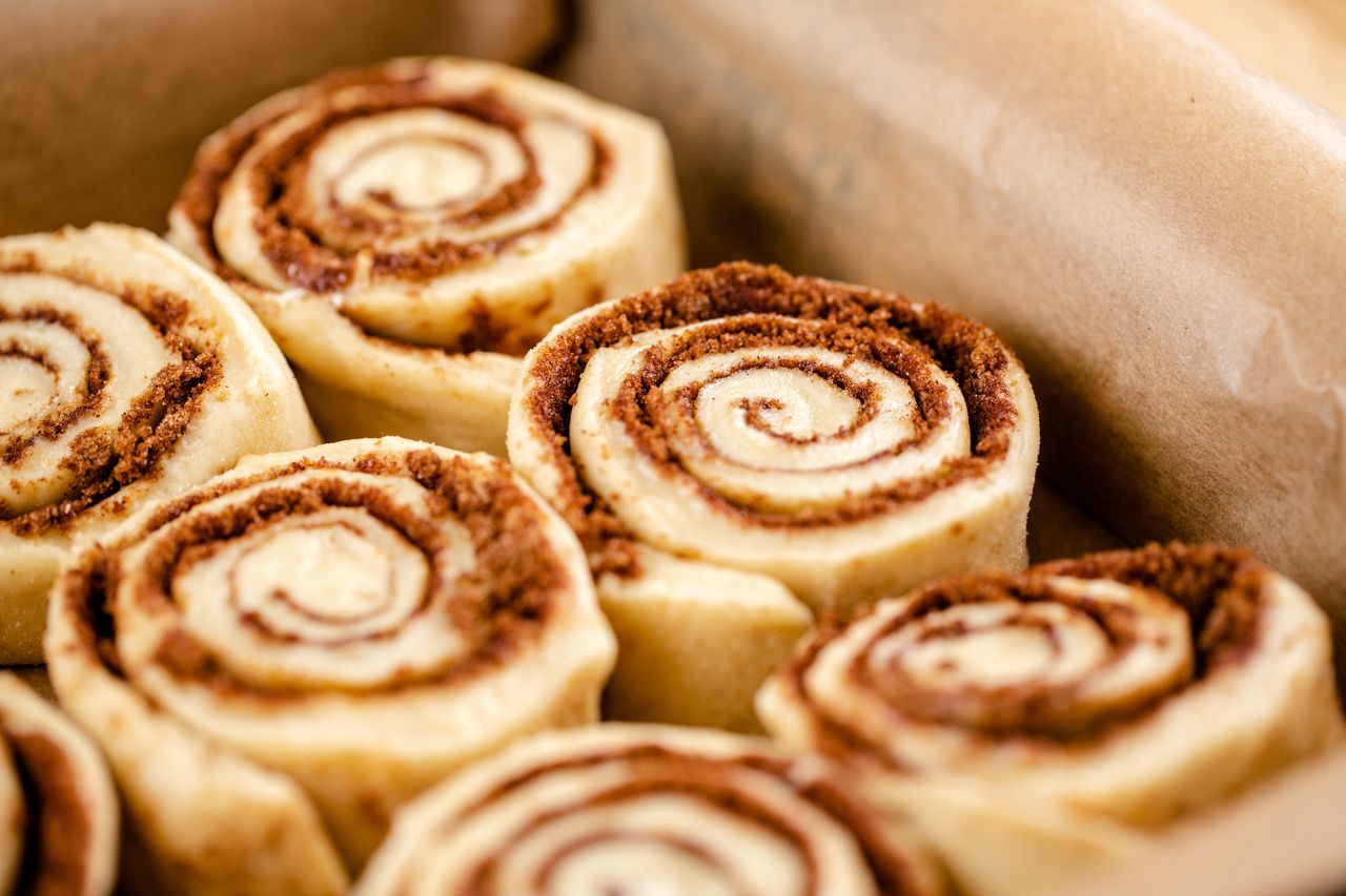 Zapytałam ChatGPT, co lepsze: cynamonki po babcinemu czy z Thermomixa