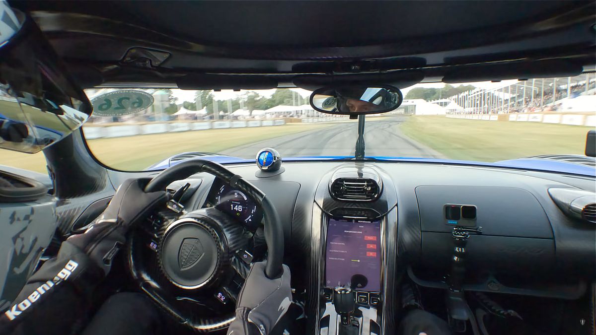 Przejazd Koenigsegga Jesko podczas Festiwalu Prędkości w Goodwood