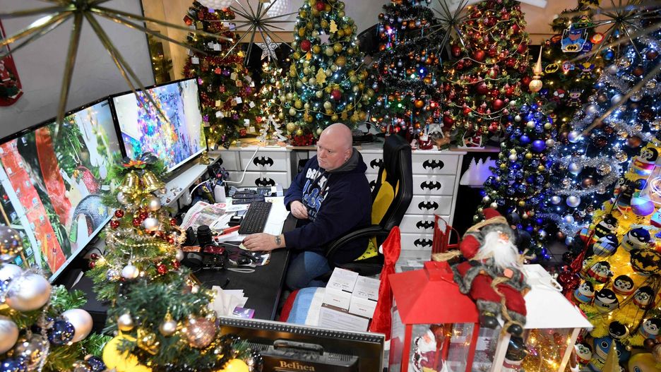 Thomas Jeromin pośród swoich choinek