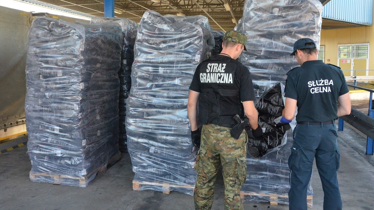 Straż graniczna i KAS pochwaliły się udaremnieniem przemytu.