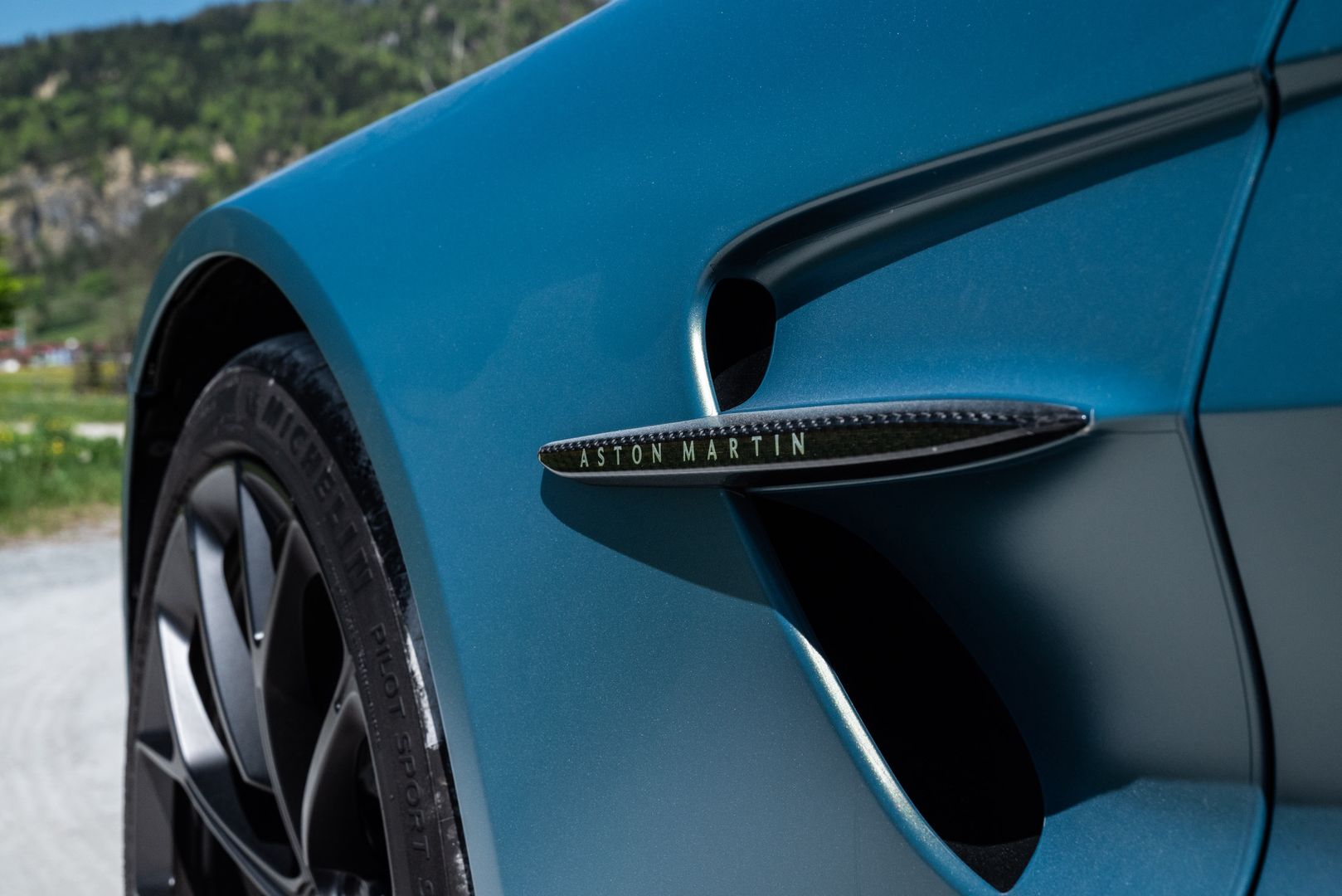 Aston Martin Vantage Roadster