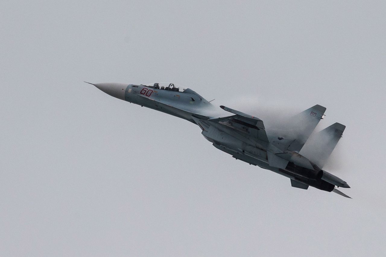 Rosjanie znowu musieli interweniować. Su-27 eskortował samolot zwiadowczy USA