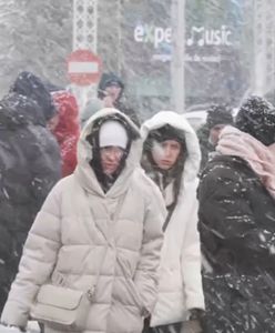 Zmarznięci uchodźcy na granicy z Rumunią uciekają przed wojną