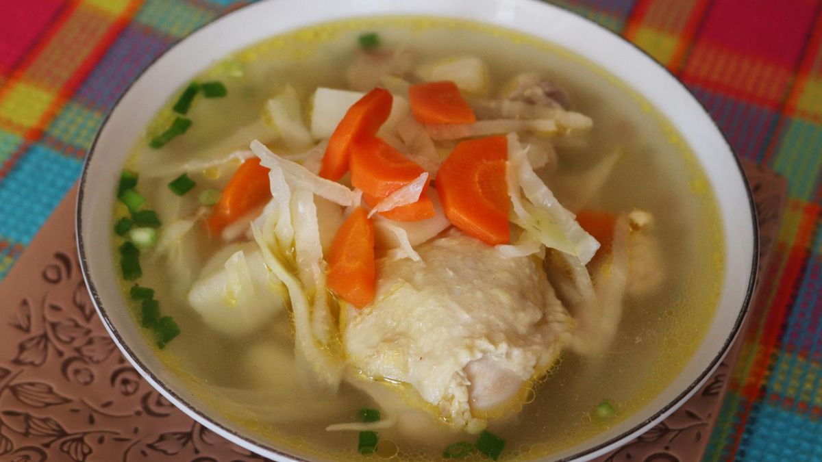 Rosół nie bez powodu uchodzi za pomocny przy infekcjach.