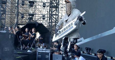 Robot Adam na festiwalu skradł całe show. Grał na keytarze jak z nut