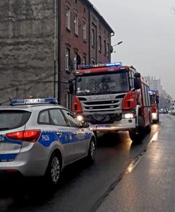 Ruda Śląska. Pożar kamienicy. Trzy osoby, w tym dwoje dzieci, trafiło do szpitala