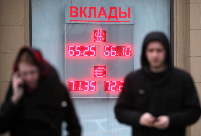 MOSCOW, RUSSIA - FEBRUARY 27, 2020: A digital board displaying currency exchange rates. Euro rises above 72 against Russian Ruble for the first time since September 2019. Maxim Grigoryev/TASS (Photo by Maxim Grigoryev\TASS via Getty Images)