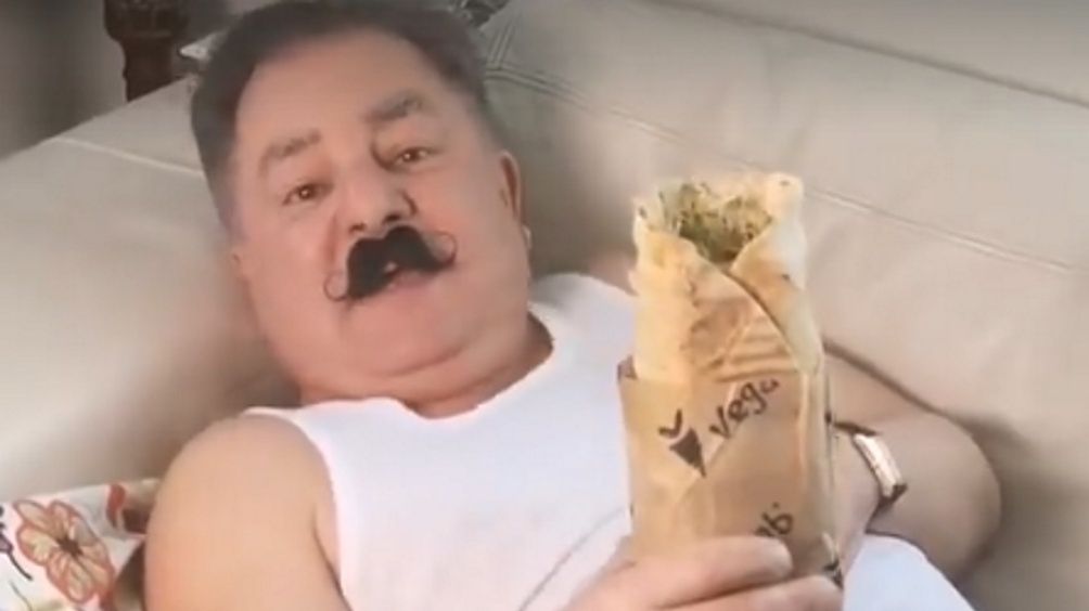 Robert Makłowicz promuje wegańskiego kebaba. 