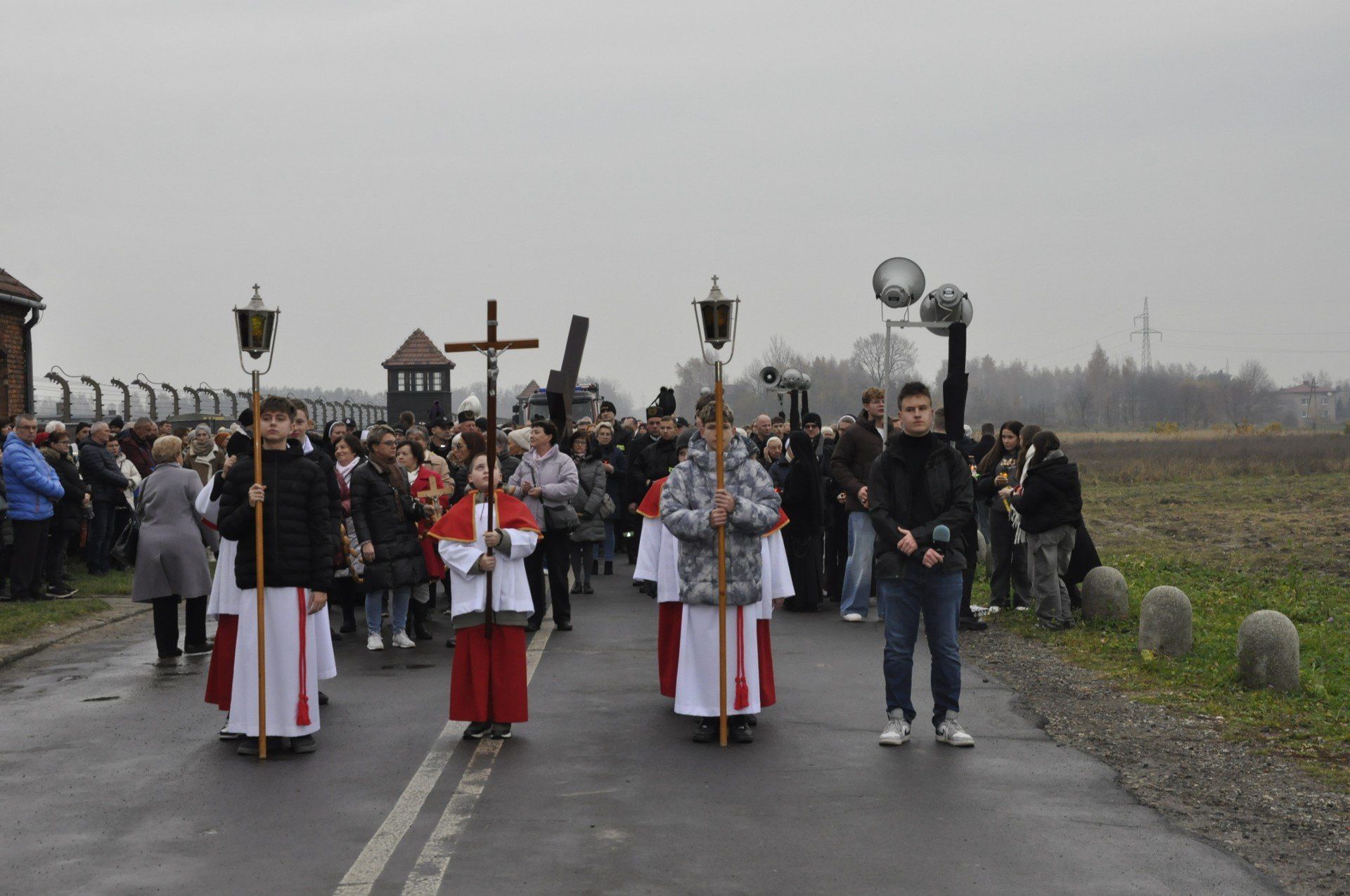 Ponad tysiąc osób wzięło udział w Drodze Krzyżowej w byłym obozie w Brzezince w intencji ofiar obozów koncentracyjnych i gułagów.