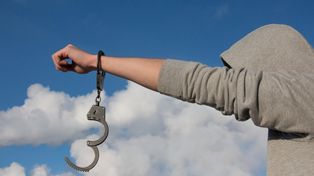 28-latek z nielegalnymi substancjami wpadł na toruńskich Wrzosach. Trafił do zakładu karnego