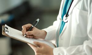 Wypisał 32-letnią pacjentkę, zmarła w domu. Wyrok dla lekarza z Jasła