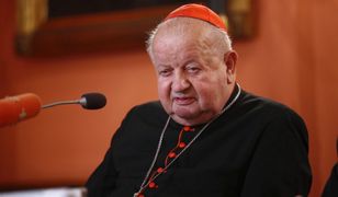 "Lista Dziwisza". Ile książek o papieżu wydał kardynał?