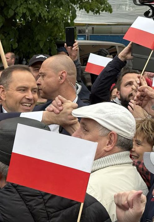 Niezachwiane poparcie? Oto co teraz mówią o Nawrockim