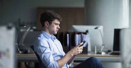 Pokolenie Z boi się "prawdziwej pracy"? Polacy ocenili