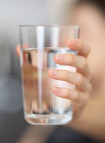 The importance of water and hydration. How much and how we should consume fluids