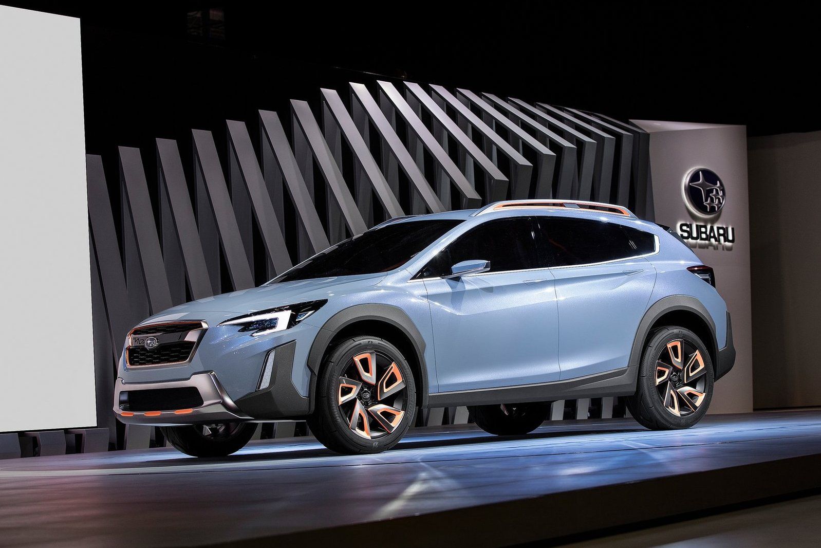 Subaru XV Concept - auto, na którym być może Subaru wypróbuje nowy rodzaj napędu na cztery koła, realizowanego silnikiem elektrycznym