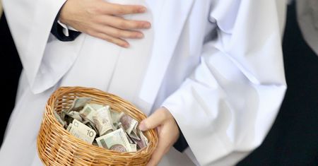 SE: Polacy mają dość finansowania Kościoła z własnych podatków