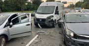 Warszawa: Kierujący busem wjechał w trzy auta na Wisłostradzie