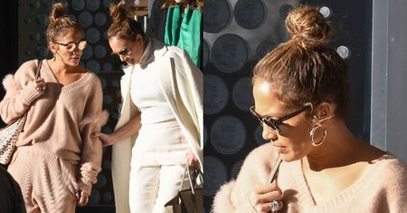 Pastelowa Jennifer Lopez robi zakupy z koleżanką-klonem