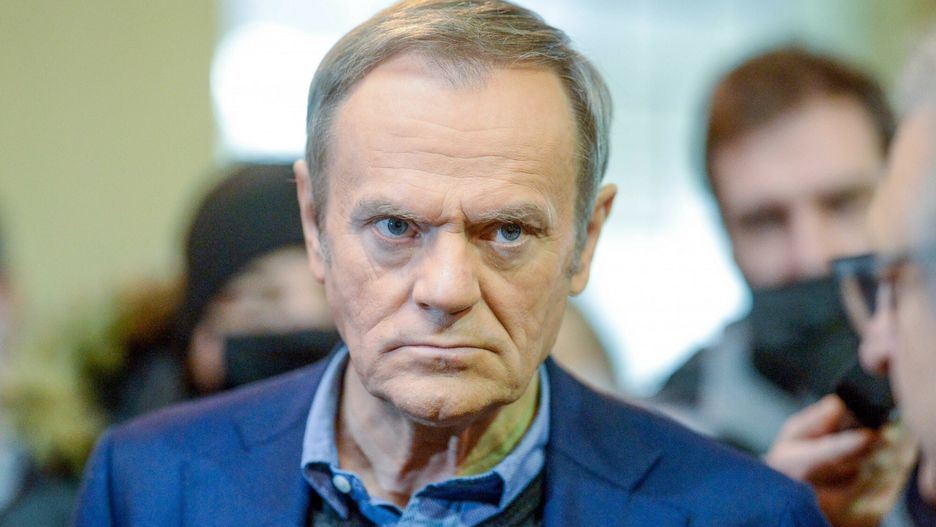 Donald Tusk w wojew�dztwie ?�dzkim20.01.2022 Ksawerow Wizyta przewodniczacego PO Donalda Tuska w ramach spotkan z wlascicielami firm N/z Donald Tusk w firmie "Greczka" budowa kotlow grzewczych   Fot. Piotr Kamionka/REPORTERPiotr Kamionka/REPORTER