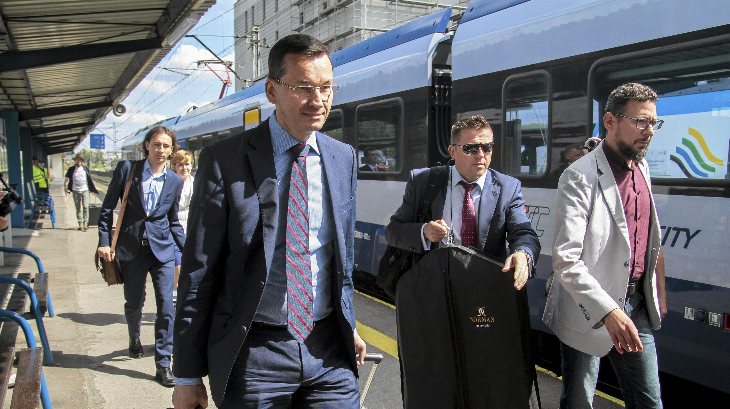 Premier chce, aby PKP Intercity wycofało się z podwyżek cen biletów lub ograniczyło ich wysokość