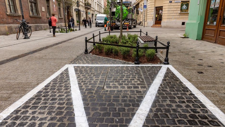 Na stworzonej przez aktywistów mapie można sprawdzić, ile &#34;kopert&#34; jest dostępnych na danej ulicy miasta.