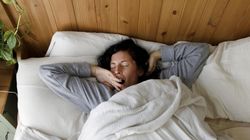 Jak działa melatonina? Eksperci wyjaśniają, zapewnia nie tylko dobry sen