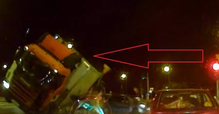 Wypadek ciężarówki. Mogło skończyć się tragicznie