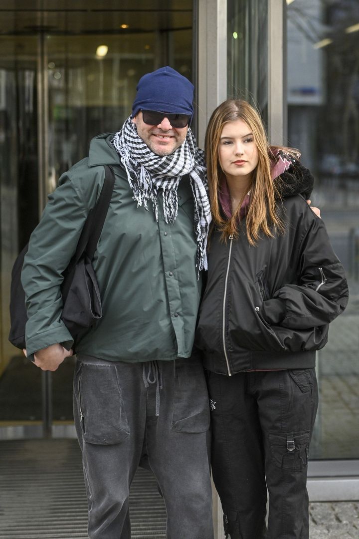 Tomasz Karolak urodził się w Radomiu. Jego rodzice – Hanna i Andrzej Karolakowie – w okresie PRL byli oficerami Ludowego Wojska Polskiego. Za czwartym podejściem dostał się do Państwowej Wyższej Szkoły Teatralnej w Krakowie, którą ukończył w 1997 roku. 