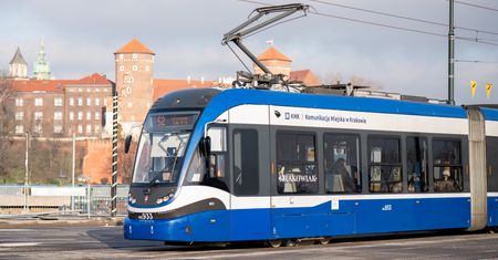 Kraków. Kobieta terroryzuje pasażerów MPK. "Błagam"