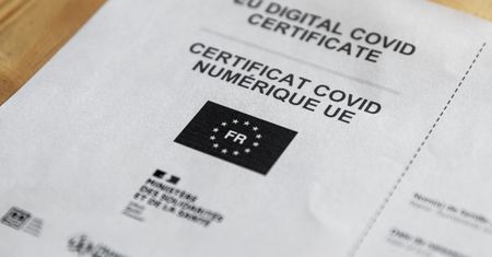 Kolejny kraj skraca ważność certyfikatu covidowego