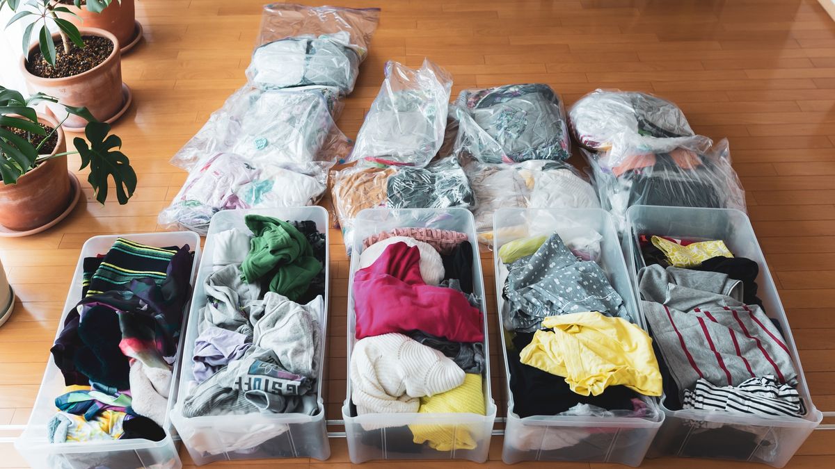 Woman organizes clothes in living room of her home
a woman organizes clothes in living room of her home.
Susumu Yoshioka