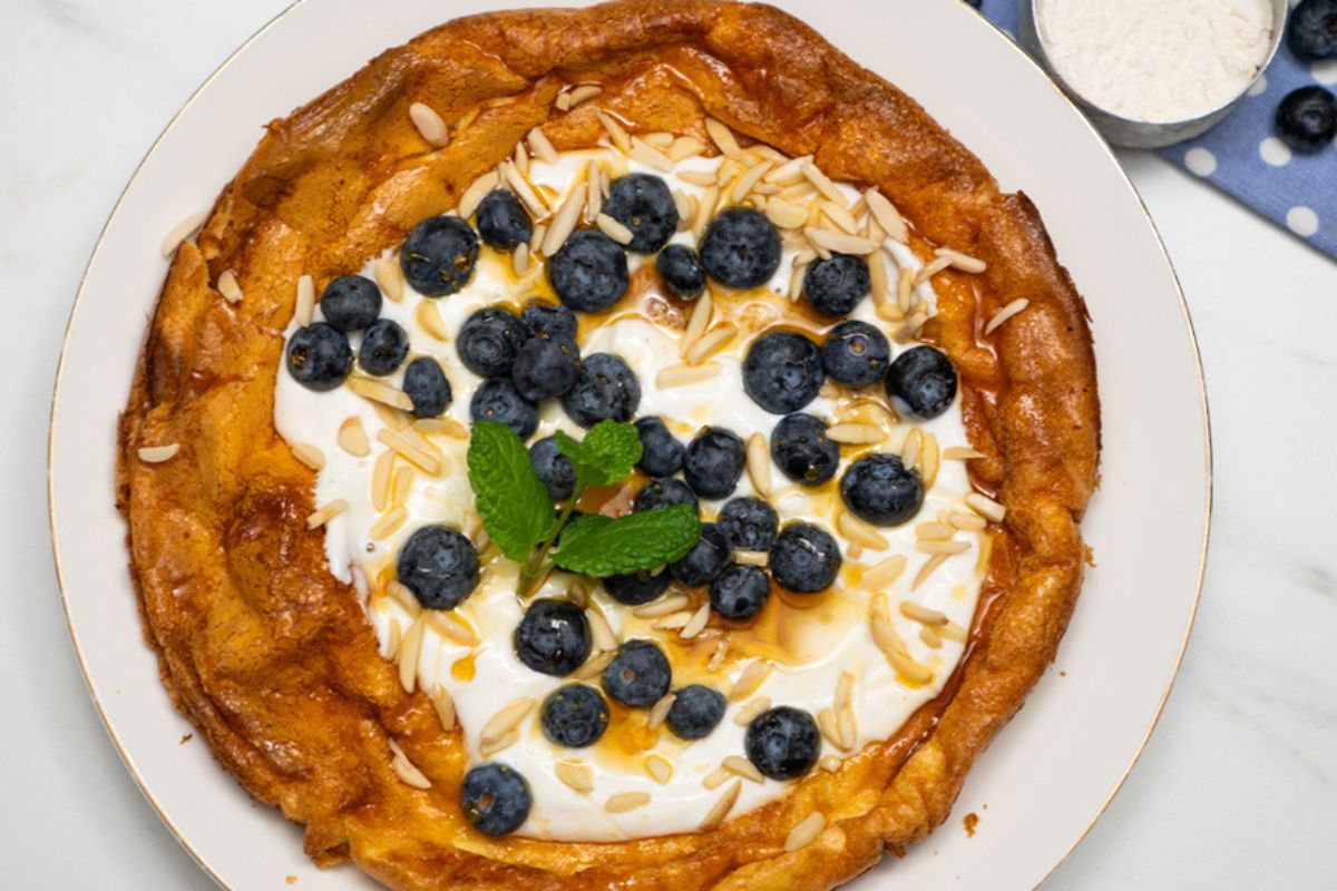 Już nie musisz smażyć naleśników na patelni. Te z piekarnika są puszyste jak chmurka