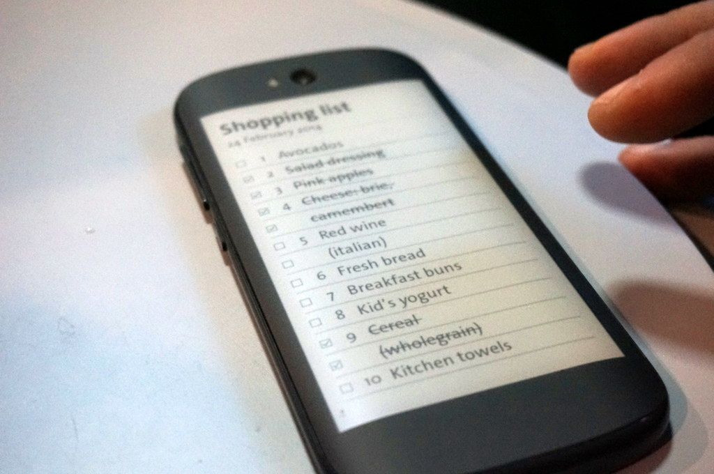 YotaPhone 2 - smartfon z dwoma ekranami wkrótce oficjalnie 7
