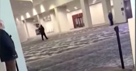 Dramat w teksańskim kościele. Kobieta zaczęła strzelać