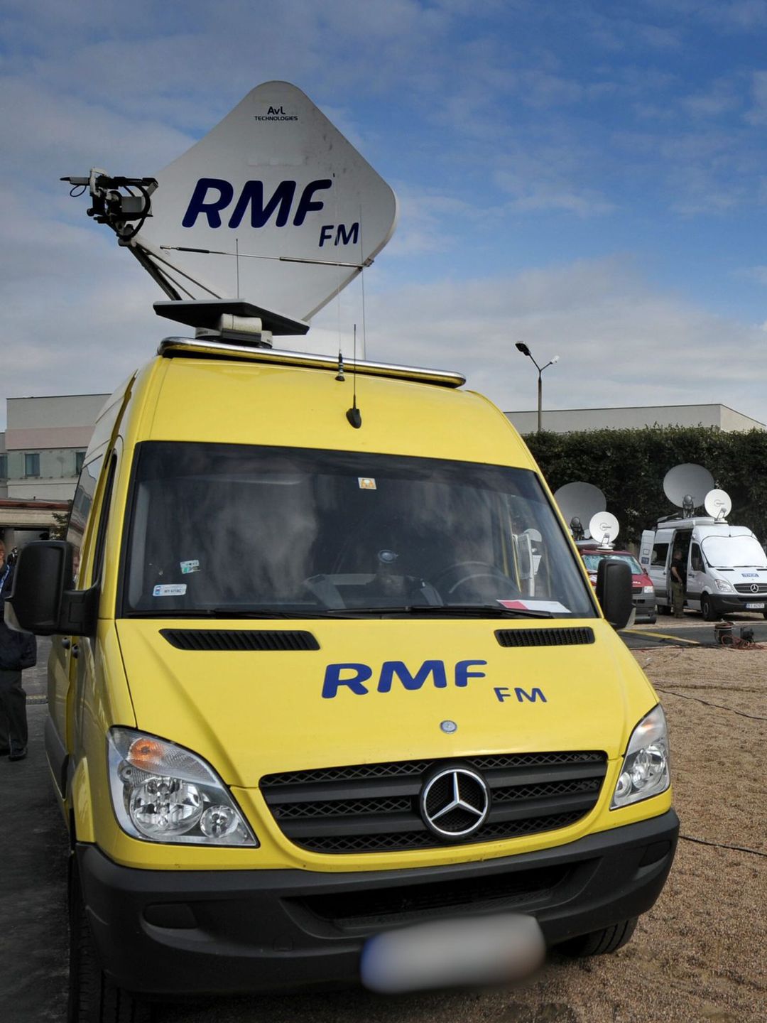 Pojazd z logiem "RMF FM"