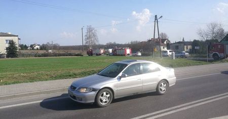 Strzeszkowice Duże: Koparka uszkodziła gazociąg. Policja musiała zamknąć drogę