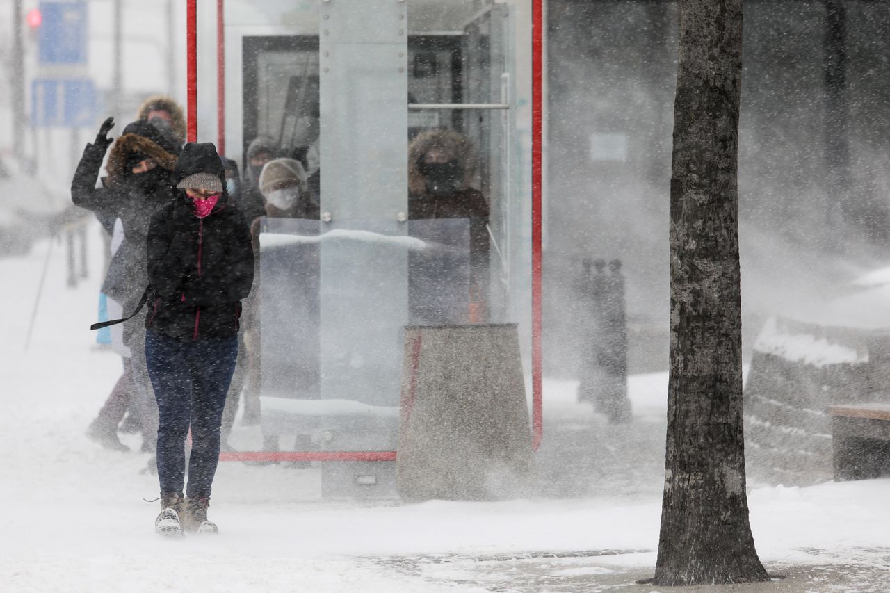 Zdjęcie dnia: Śnieżyca w Warszawie zaskoczyła mieszkańców