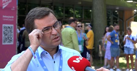 Były poseł PiS przyjechał na Campus. Tak zareagowali na jego wizytę