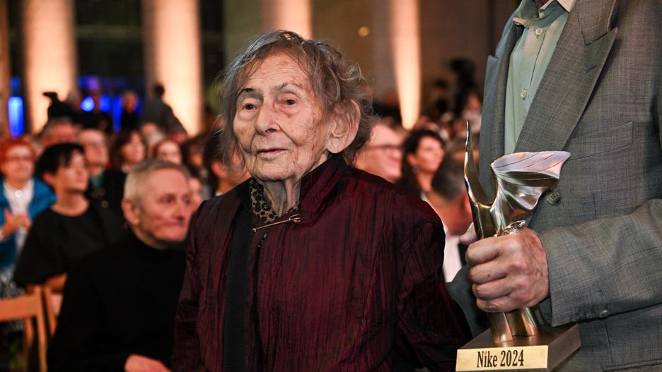 Urszula Kozio�
Warszawa, 06.10.2024. Zdobywczyni Nagrody Literackiej Nike Urszula Kozio� podczas uroczystej gali 28. edycji Nagrody Literackiej Nike, 6 bm. w Bibliotece Uniwersytetu Warszawskiego. Literacka Nike to wyr�nienie za najlepsz� ksi��k� roku. (rp/awol) PAP/Radek Pietruszka
Radek Pietruszka
2024, 28. edycja, biblioteka Uniwersytetu Warszawskiego, biblioteka uw, gala, kultura, laureat, nagroda literacka nike, najlepsza ksi��ka roku, portret, laureatka