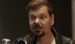 Michał Figurski jako „pan z radia” reklamuje Vocaler