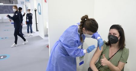 Szczepienia przeciw COVID-19. Kolejne pomysły ws. niezaszczepionych
