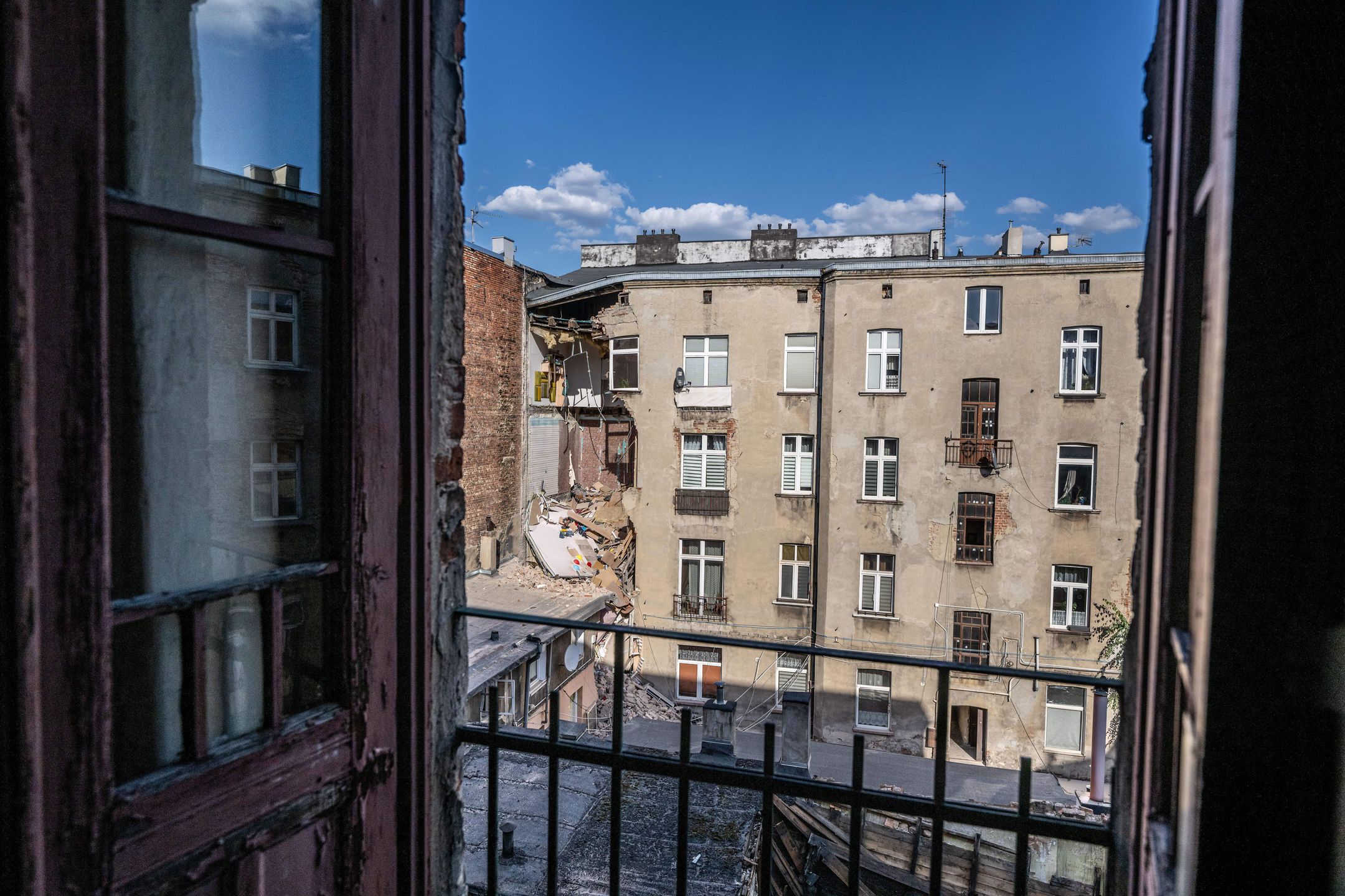 miejsce katastrofy budowlanej
Grzegorz Micha�owski
budowa tunelu kolejowego, budynek, katastofa budowlana, rozbi�rka, w �odzi, zawalenie budynku, zawalenie kamienicy, zawalenie stropu
