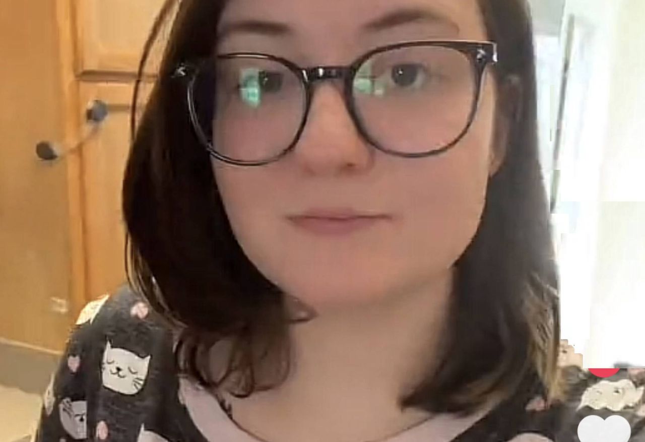 Nosi biustonosz w rozmiarze DDD. Ludzie są dla niej bezlitośni