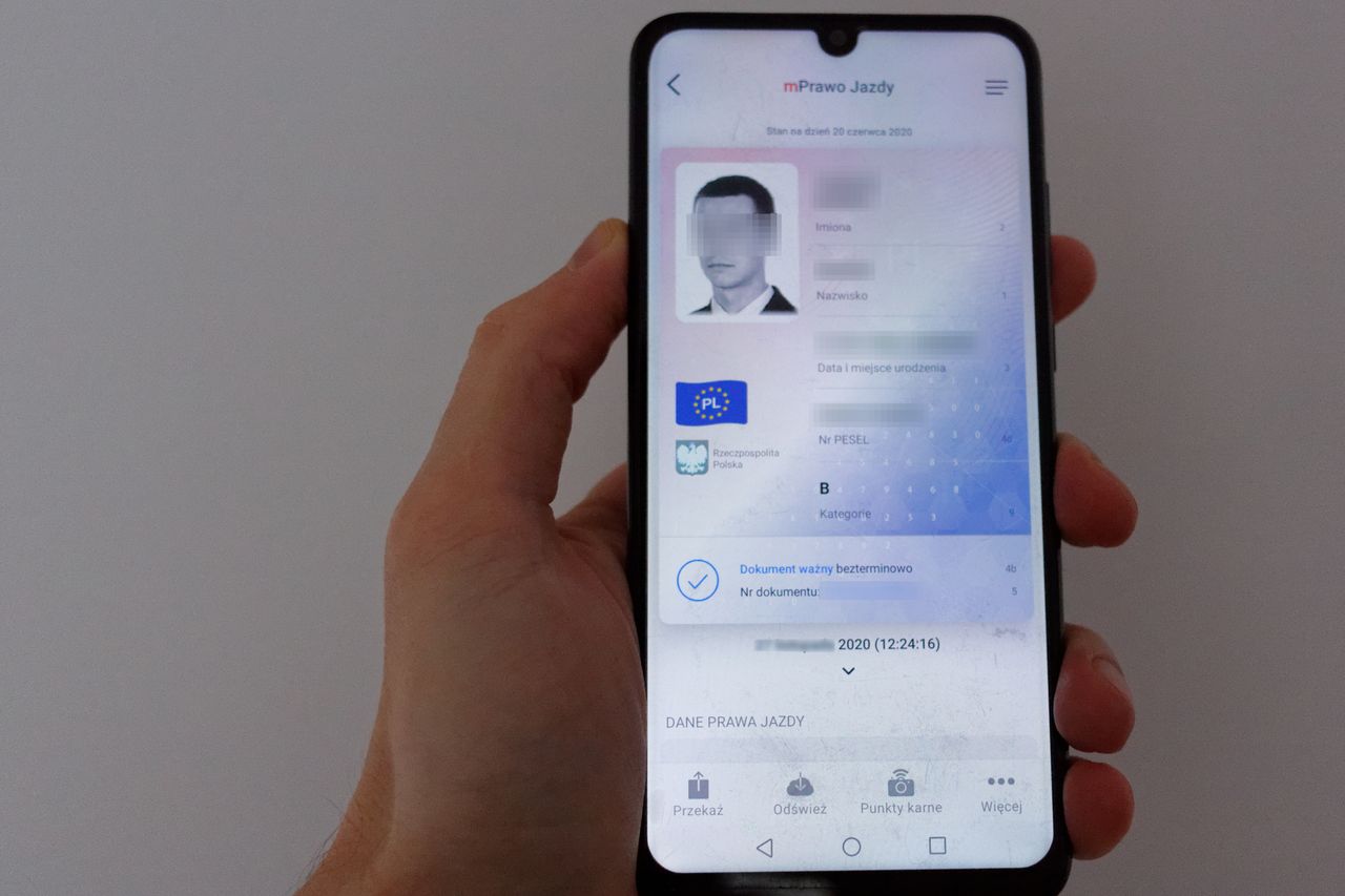 Prawo jazdy w telefonie. W tej aplikacji jest wszystko, czego potrzebuje kierowca
