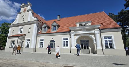 Zabytkowy dworzec w Sierpcu walczy o tytuł "Dworca Roku 2025"!