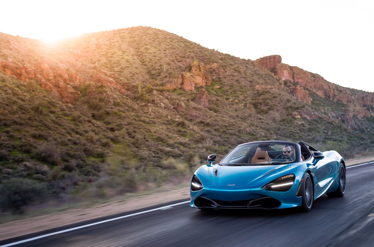 Autor tekstu za kierownicą McLarena 720S Spider (fot. McLaren Automotive)